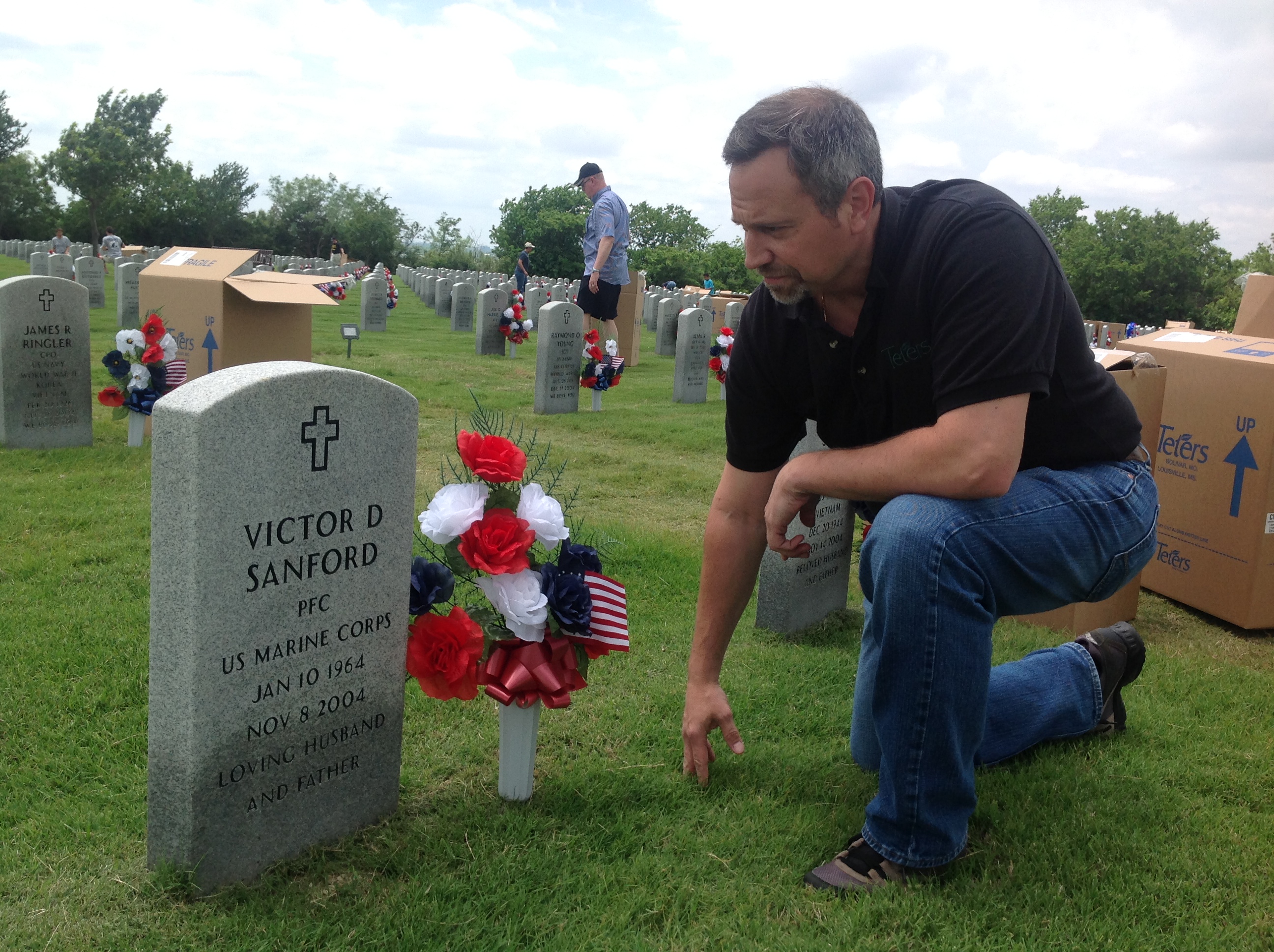 Teters Floral Products Honors Fallen Heroes at Dallas National Cemetery